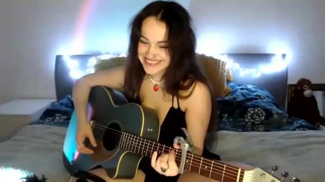 Image 4 of fairestsnowwhite Stream on Chaturbate on 13 months ago