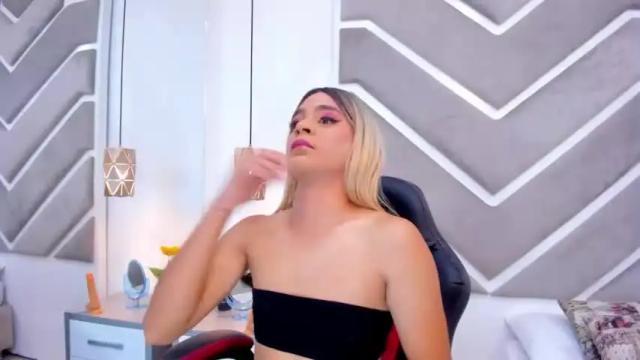 Image 11 of fallonsaenz Stream on Chaturbate on 18 months ago