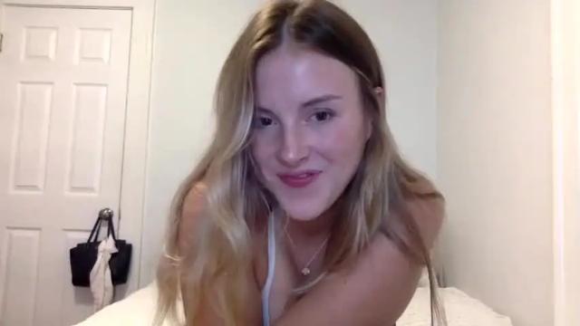 Image 3 of fantasiafields Stream on Chaturbate on 22 months ago