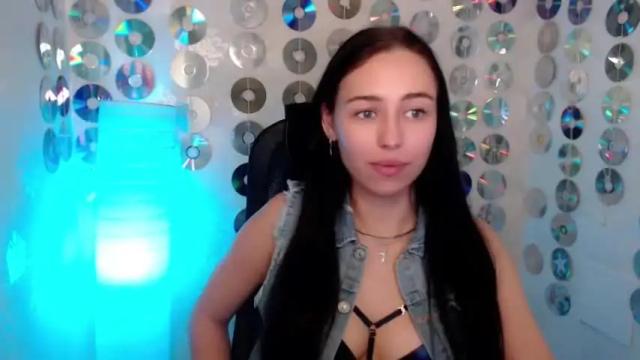 Image 3 of fantastic_eva Stream on Chaturbate on 19 months ago