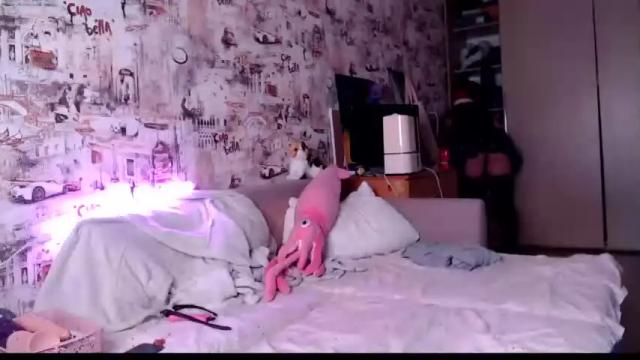 Image 4 of feed_ur_kitty Stream on Chaturbate on 19 months ago