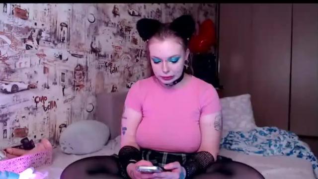 Image 11 of feed_ur_kitty Stream on Chaturbate on 16 months ago