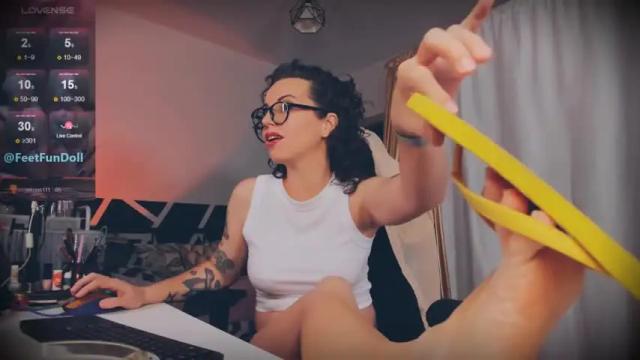 Image 2 of feetfundoll Stream on Chaturbate on 18 months ago