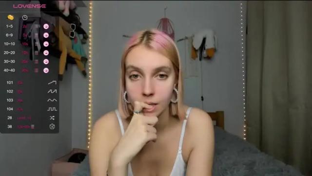 Image 4 of feiry_freya Stream on Chaturbate on 18 months ago
