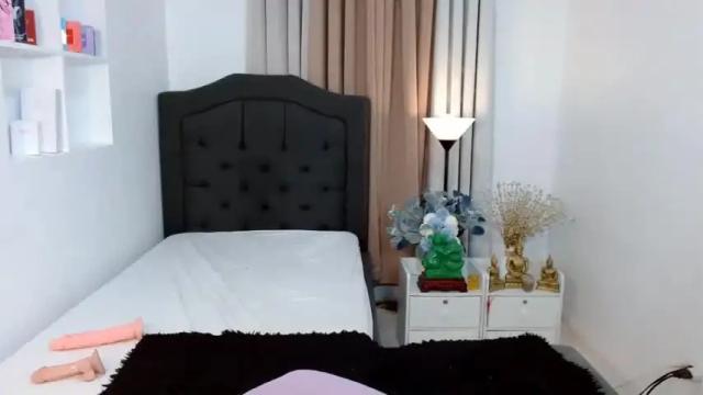 Image 8 of felicity_finley Stream on Chaturbate on 17 months ago