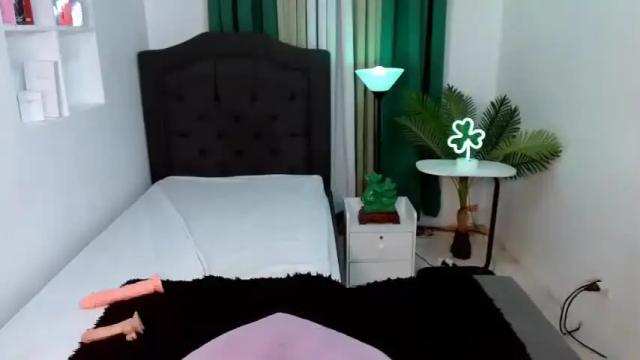 Image 11 of felicity_finley Stream on Chaturbate on 16 months ago