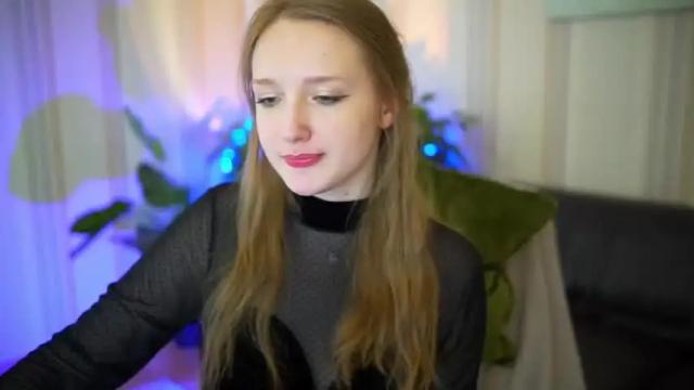 Image 10 of felicity_moore Stream on Chaturbate on 18 months ago