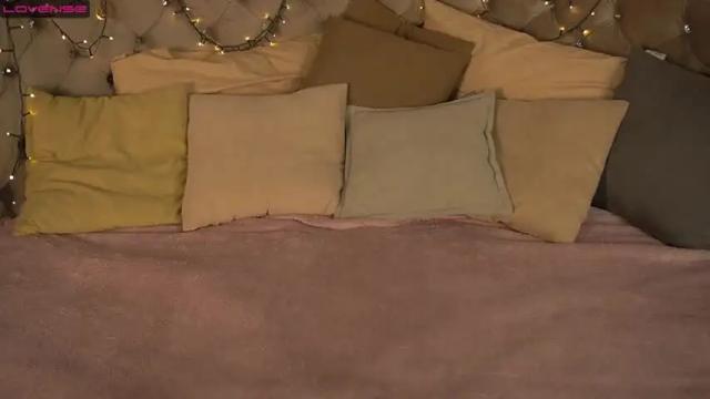 Image 12 of felicityteasee Stream on Chaturbate on 17 months ago