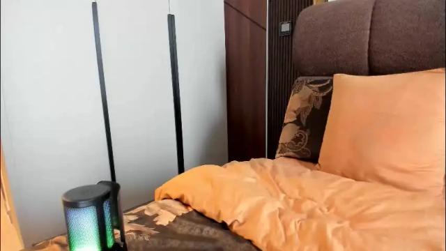 Image 2 of felinechic Stream on Chaturbate on 2 months ago