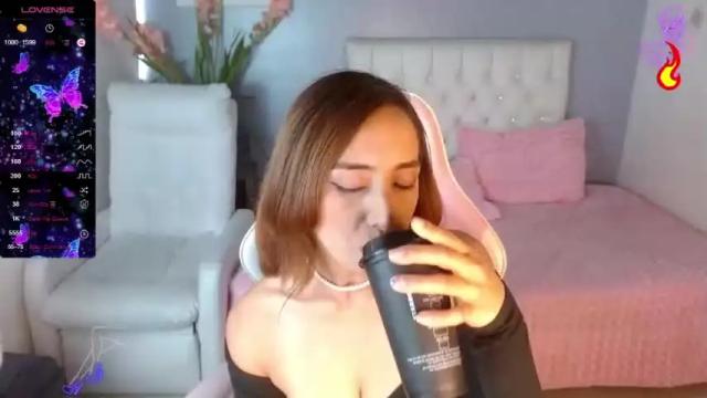 Image 3 of feminineparadise Stream on Chaturbate on 16 months ago