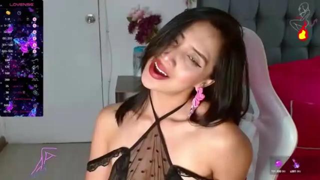 Image 3 of feminineparadise Stream on Chaturbate on 15 months ago