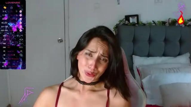 Image 8 of feminineparadise Stream on Chaturbate on 15 months ago