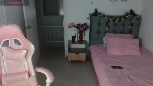 Image 2 of feminineparadise Stream on Chaturbate on 14 months ago