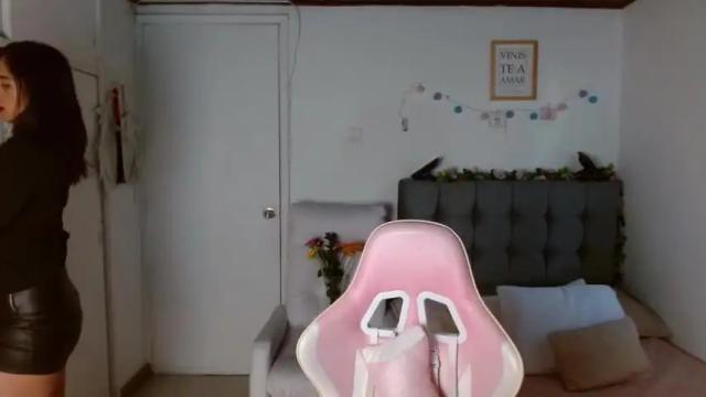 Image 3 of feminineparadise Stream on Chaturbate on 14 months ago