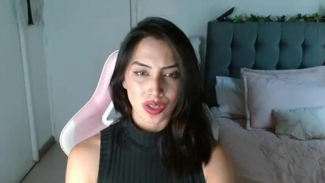Image 10 of feminineparadise Stream on Chaturbate on 14 months ago