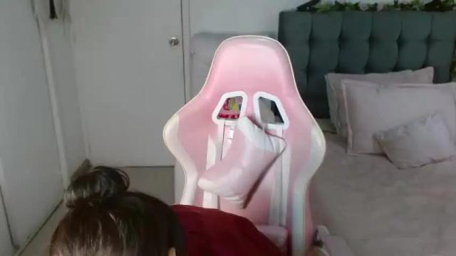 Image 7 of feminineparadise Stream on Chaturbate on 14 months ago