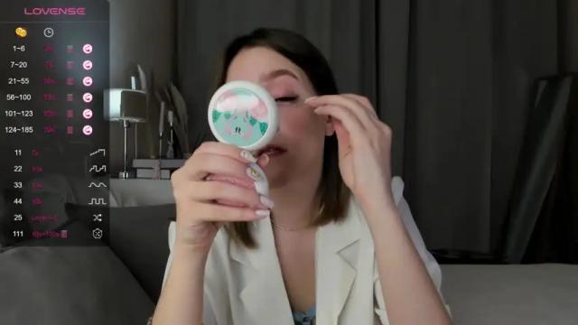 Image 2 of feral_bery Stream on Chaturbate on 15 months ago