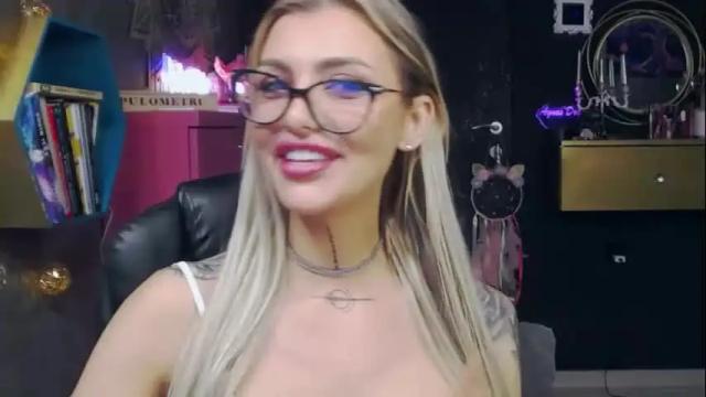Image 11 of fetishsarah Stream on Chaturbate on 1 month ago