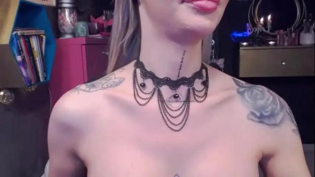 Image 10 of fetishsarah Stream on Chaturbate on 24 days ago