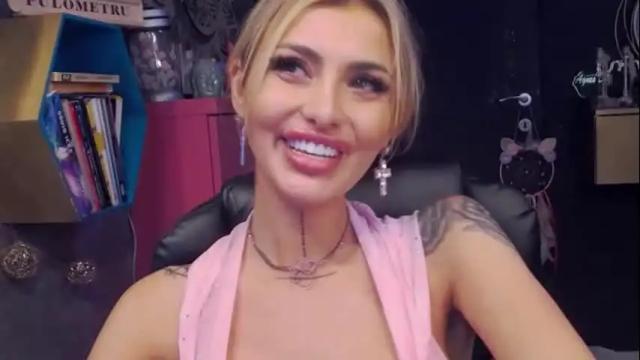 Image 4 of fetishsarah Stream on Chaturbate on 14 days ago