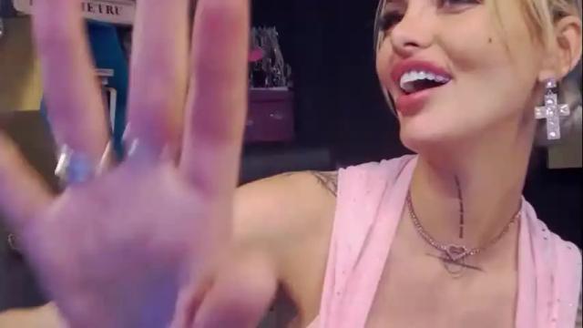 Image 6 of fetishsarah Stream on Chaturbate on 14 days ago
