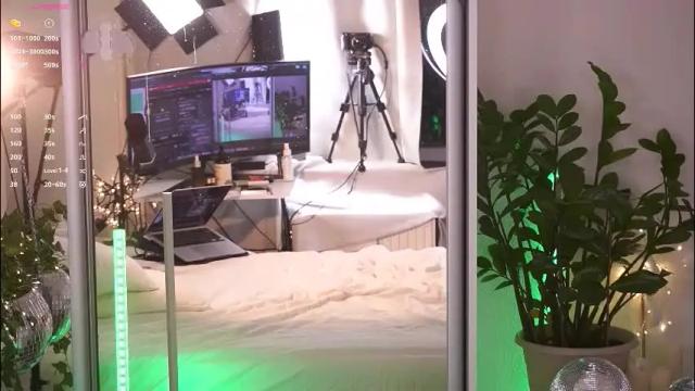Image 12 of ffoxyflame Stream on Chaturbate on 2 months ago