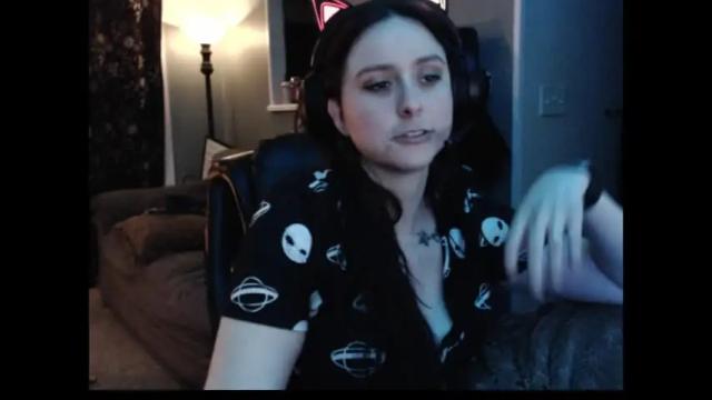 Image 10 of fiaflowerz Stream on Chaturbate on 17 months ago