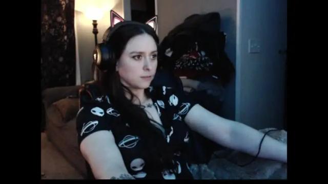 Image 12 of fiaflowerz Stream on Chaturbate on 17 months ago