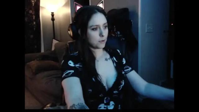 Image 6 of fiaflowerz Stream on Chaturbate on 17 months ago