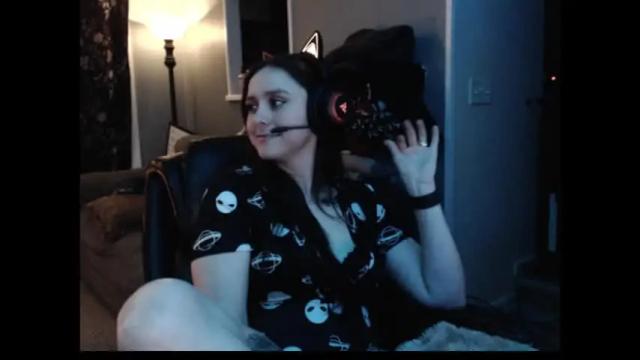 Image 8 of fiaflowerz Stream on Chaturbate on 17 months ago