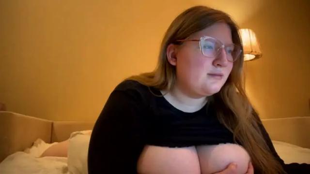 Image 4 of fiechenh Stream on Chaturbate on 16 months ago