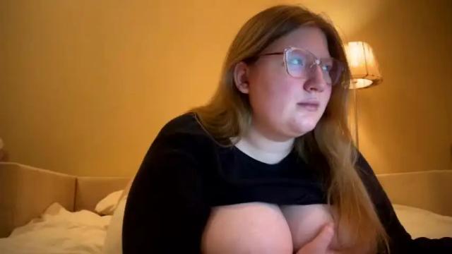 Image 8 of fiechenh Stream on Chaturbate on 16 months ago