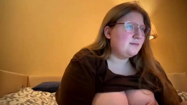 Image 11 of fiechenh Stream on Chaturbate on 15 months ago