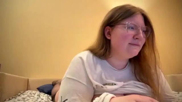 Image 2 of fiechenh Stream on Chaturbate on 15 months ago