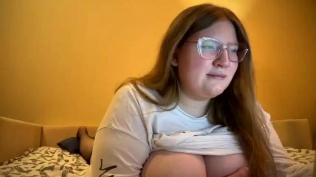 Image 4 of fiechenh Stream on Chaturbate on 15 months ago