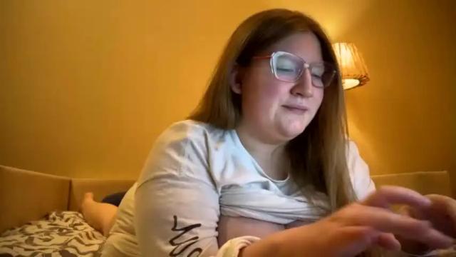 Image 10 of fiechenh Stream on Chaturbate on 14 months ago