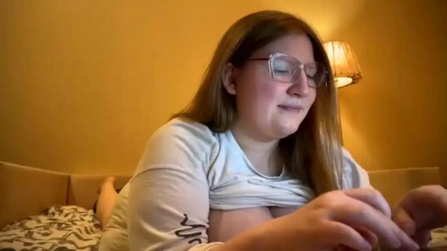 Image 11 of fiechenh Stream on Chaturbate on 14 months ago