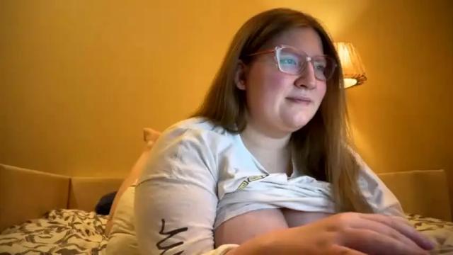 Image 4 of fiechenh Stream on Chaturbate on 14 months ago