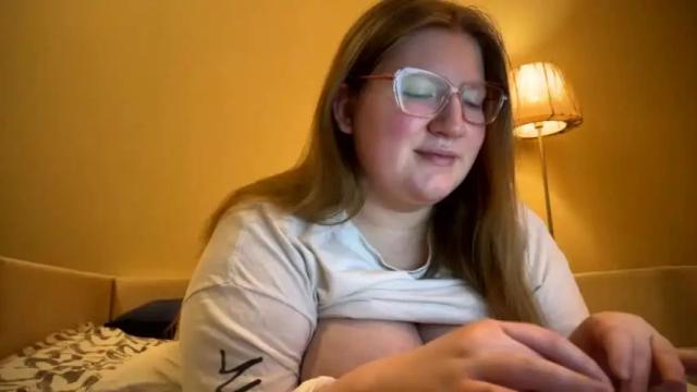 Image 2 of fiechenh Stream on Chaturbate on 14 months ago