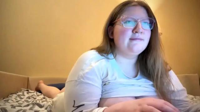 Image 11 of fiechenh Stream on Chaturbate on 14 months ago