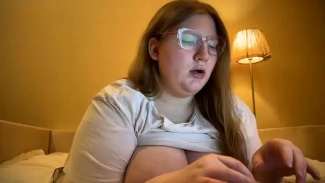 Image 10 of fiechenh Stream on Chaturbate on 13 months ago