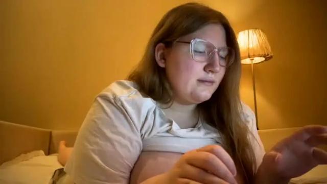 Image 12 of fiechenh Stream on Chaturbate on 13 months ago