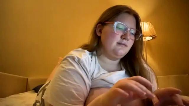 Image 10 of fiechenh Stream on Chaturbate on 13 months ago