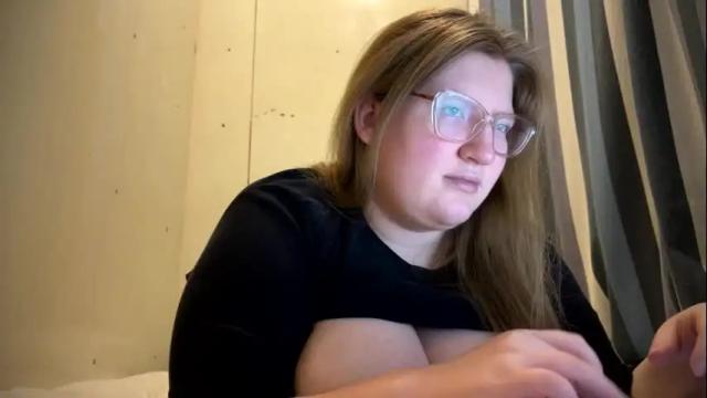 Image 4 of fiechenh Stream on Chaturbate on 2 months ago