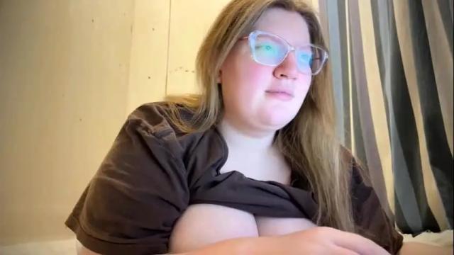 Thumbnail 1, fiechenh's Stream at Chaturbate, 2 months ago