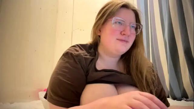 Image 10 of fiechenh Stream on Chaturbate on 2 months ago
