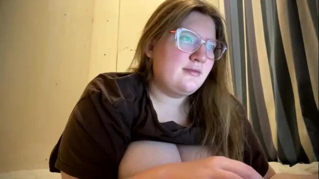 Image 3 of fiechenh Stream on Chaturbate on 2 months ago
