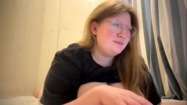 Image 2 of fiechenh Stream on Chaturbate on 1 month ago