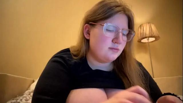 Image 2 of fiechenh Stream on Chaturbate on 1 month ago