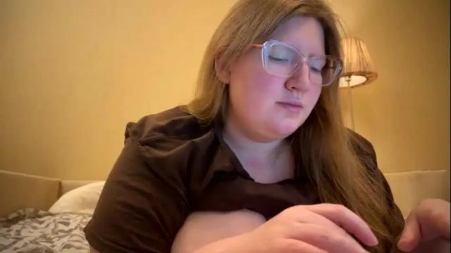 Image 8 of fiechenh Stream on Chaturbate on 8 months ago